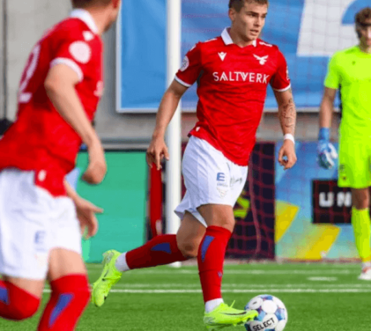 Meistaraflokkstreyja Vals í fótbolta/ Valur senior team jersey